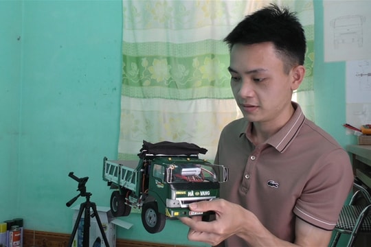 9X chế xe mô hình từ rác thải
